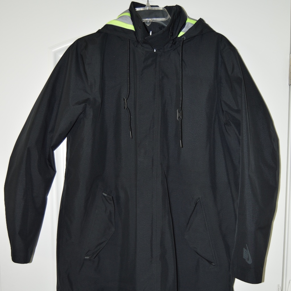 NikeLab Essentials Parka | Medium | Black